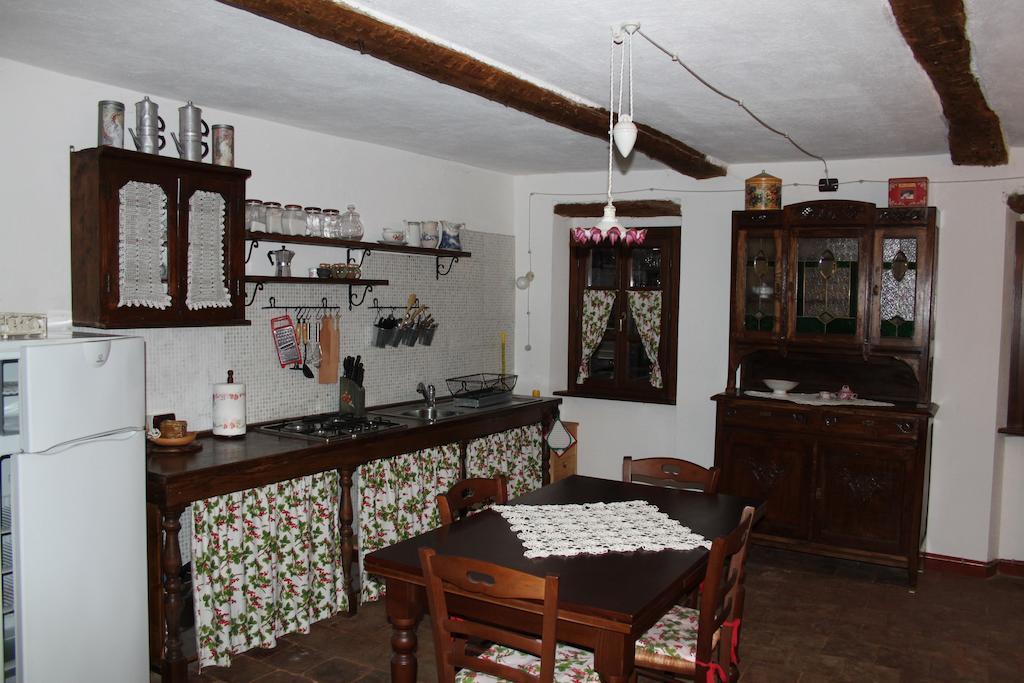 Casa Giuliana Hostal Calosso Habitación foto